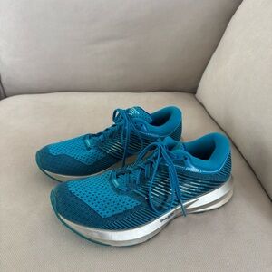 Brooks levitate running shoes women’s size 10.5 blue silver